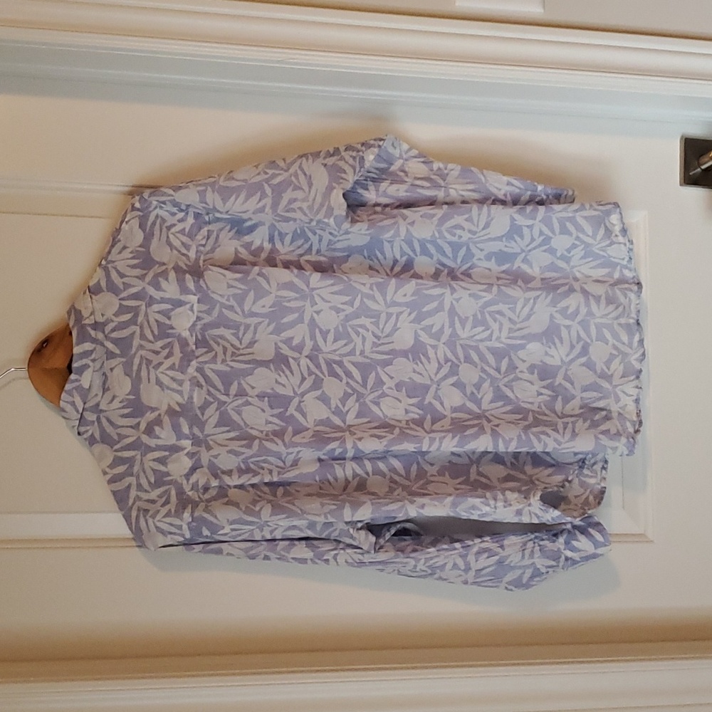 Light button down blouse - Picture 3 of 8